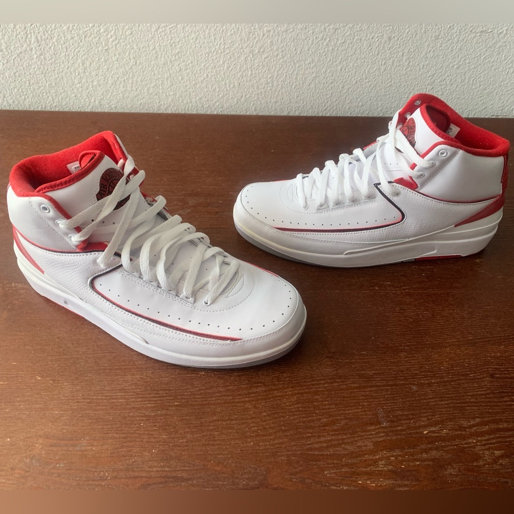Jordan 2 Retro White | Red (2014).